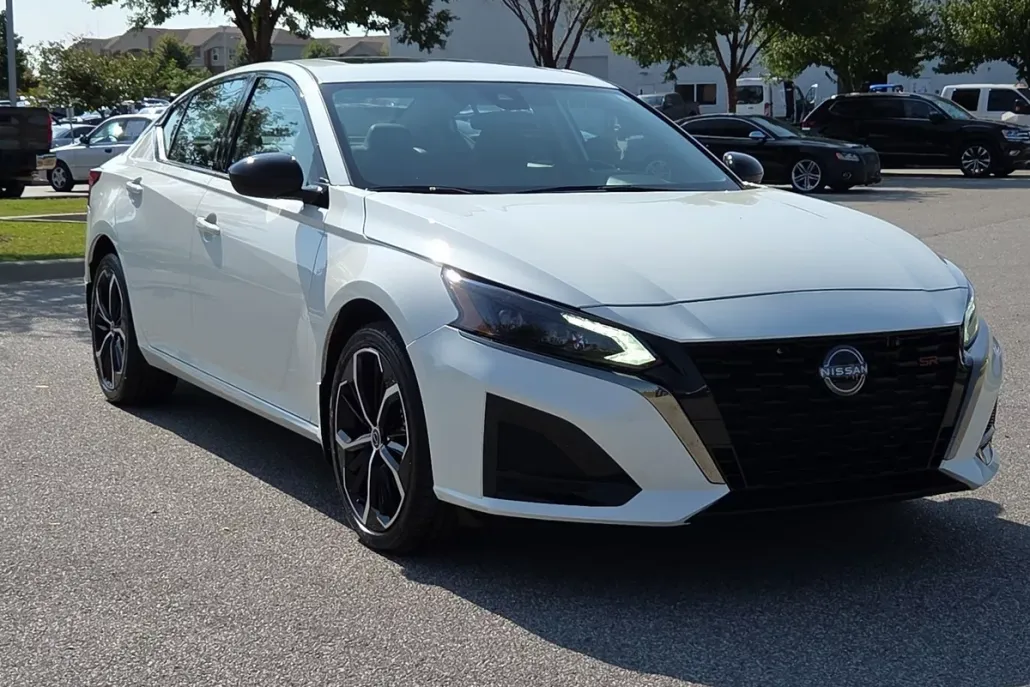 2024 Nissan Altima 2.5 SR photo 1