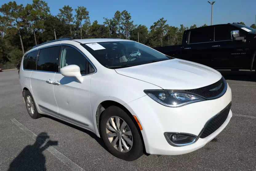 2018 Chrysler Pacifica Touring Plus photo 1