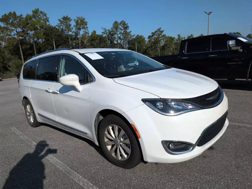 2018 Chrysler Pacifica Touring Plus photo 1
