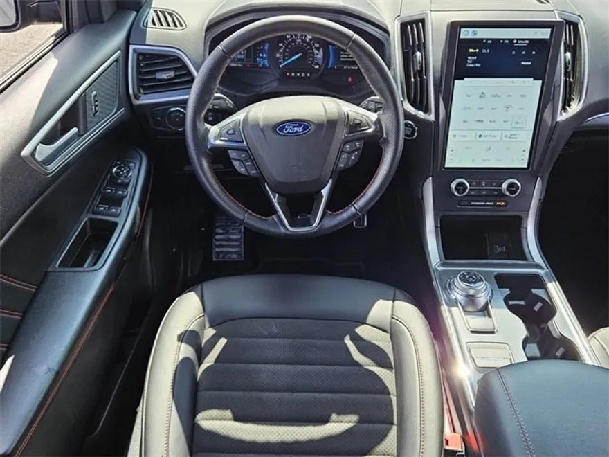 2022 Ford Edge ST photo 13
