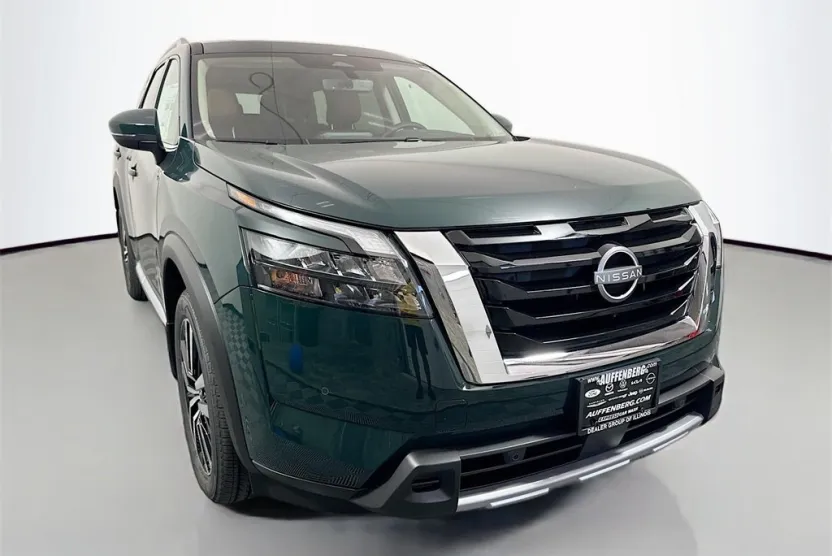 2025 Nissan Pathfinder Platinum photo 1