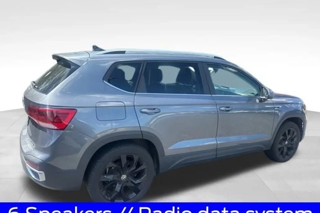 2022 Volkswagen Taos SE photo 1