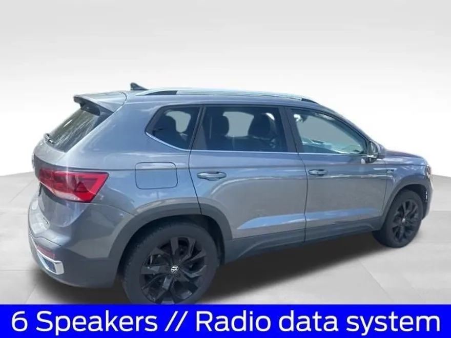 2022 Volkswagen Taos SE photo 1