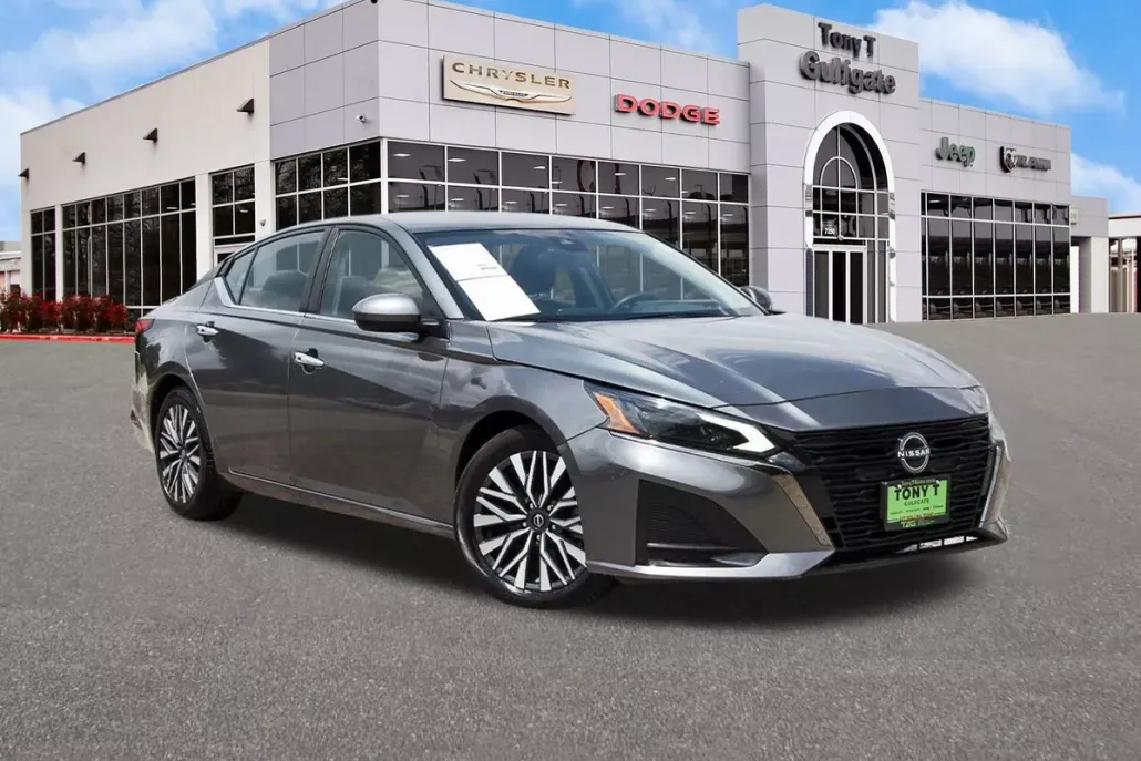 2023 Nissan Altima 2.5 SV photo 1