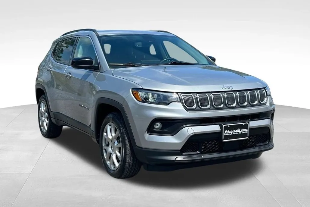 2022 Jeep Compass Latitude Lux photo 1
