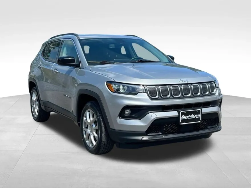 2022 Jeep Compass Latitude Lux photo 1