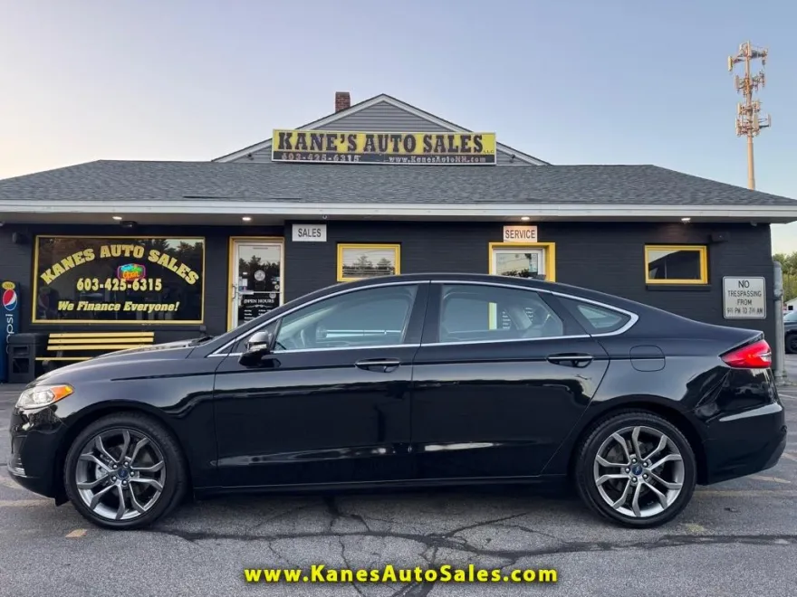 2019 Ford Fusion SEL photo 1
