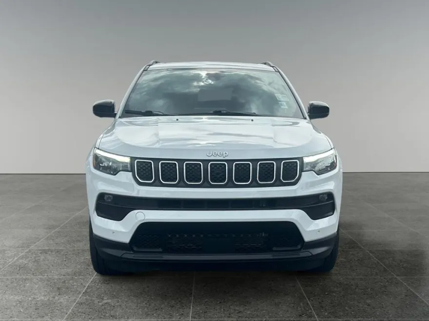 2023 Jeep Compass Latitude Lux photo 1