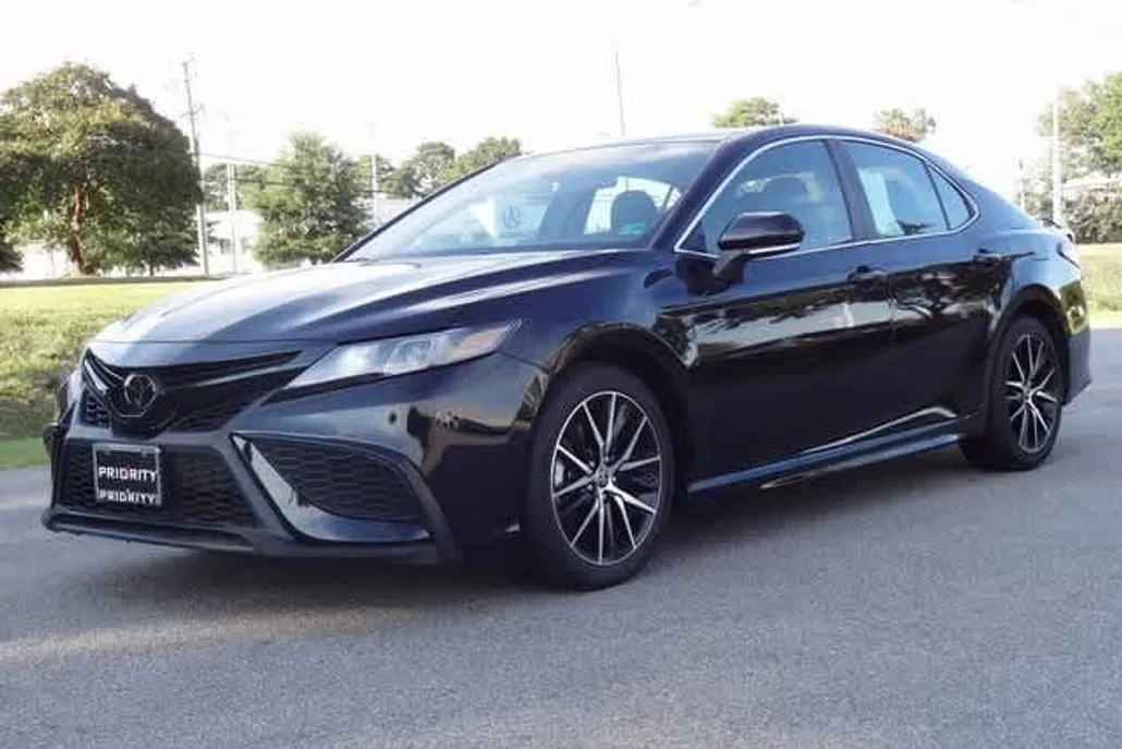 2023 Toyota Camry SE photo 1