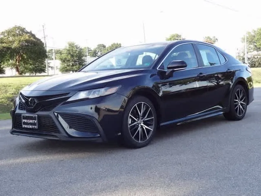 2023 Toyota Camry SE photo 1