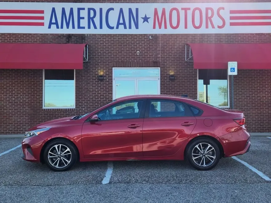 2022 Kia Forte LXS photo 1