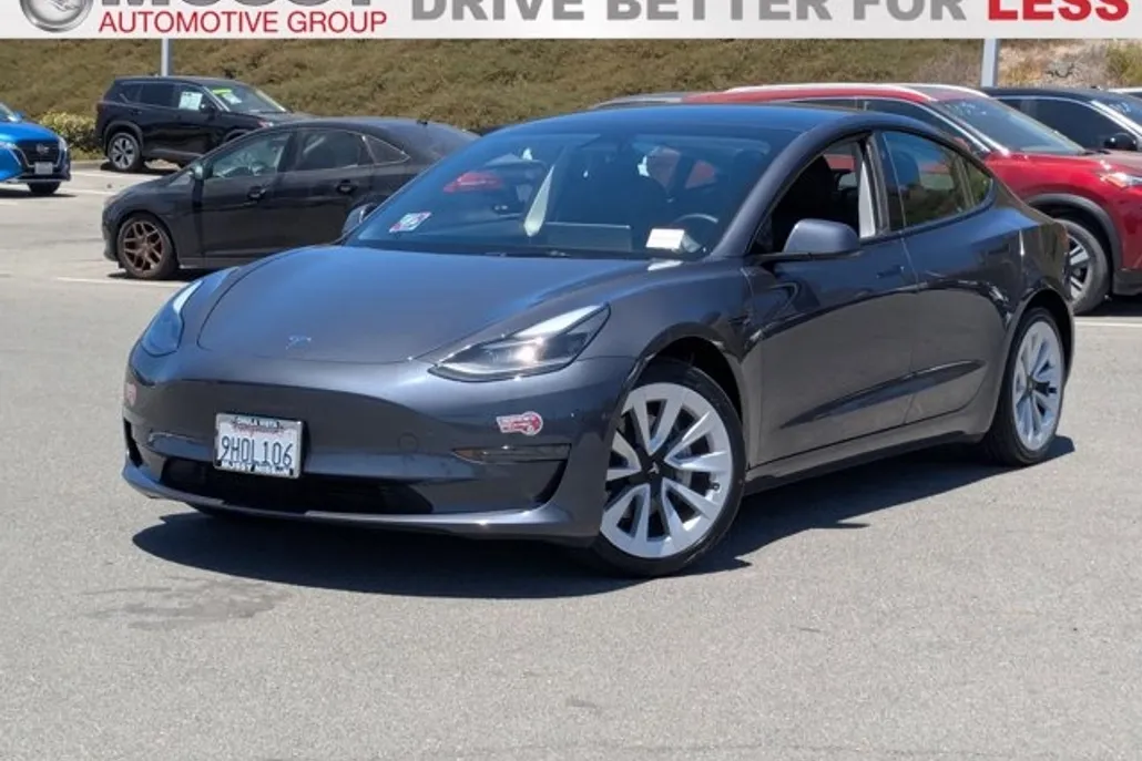 2023 Tesla Model 3 Standard Range Plus photo 1