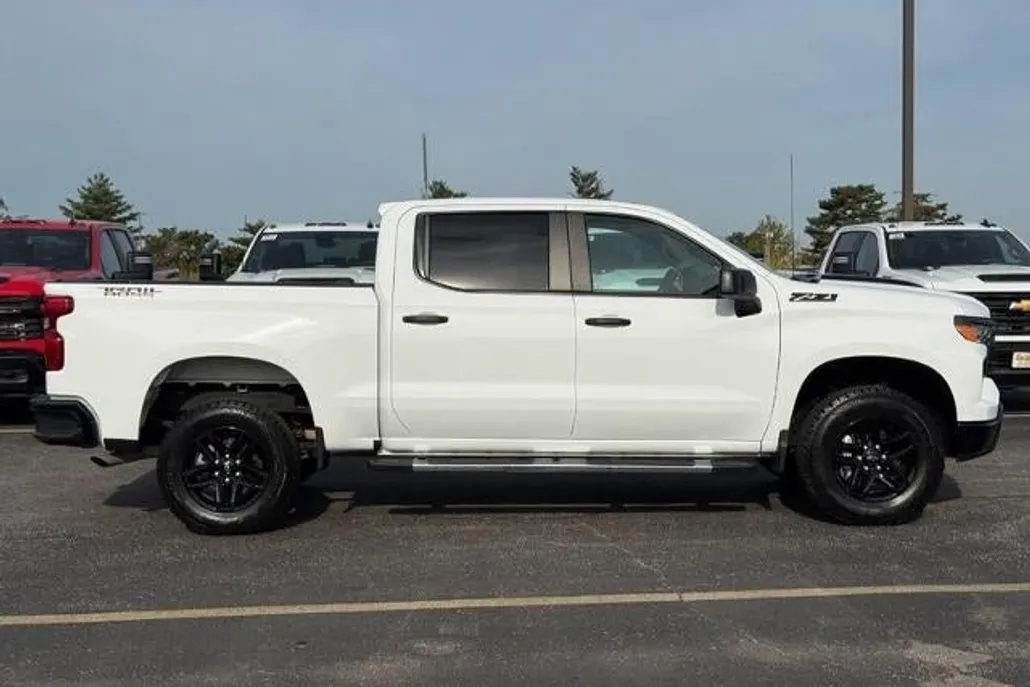 2023 Chevrolet Silverado 1500 Custom Trail Boss photo 1