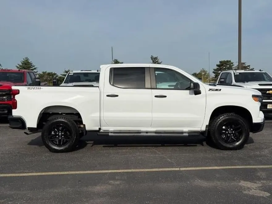 2023 Chevrolet Silverado 1500 Custom Trail Boss photo 1