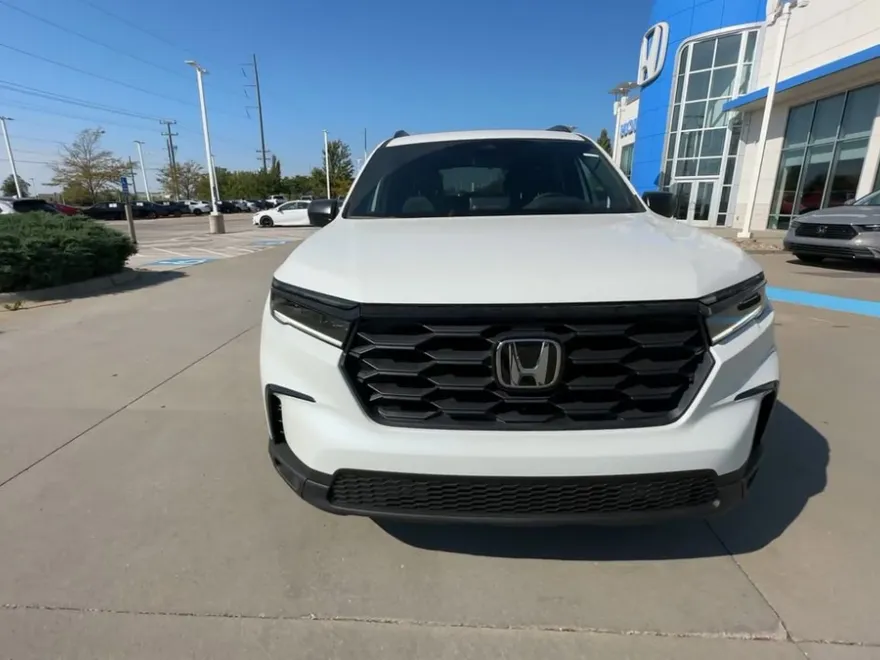2025 Honda Pilot Sport photo 1