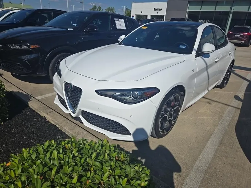 2022 Alfa Romeo Giulia Ti photo 1