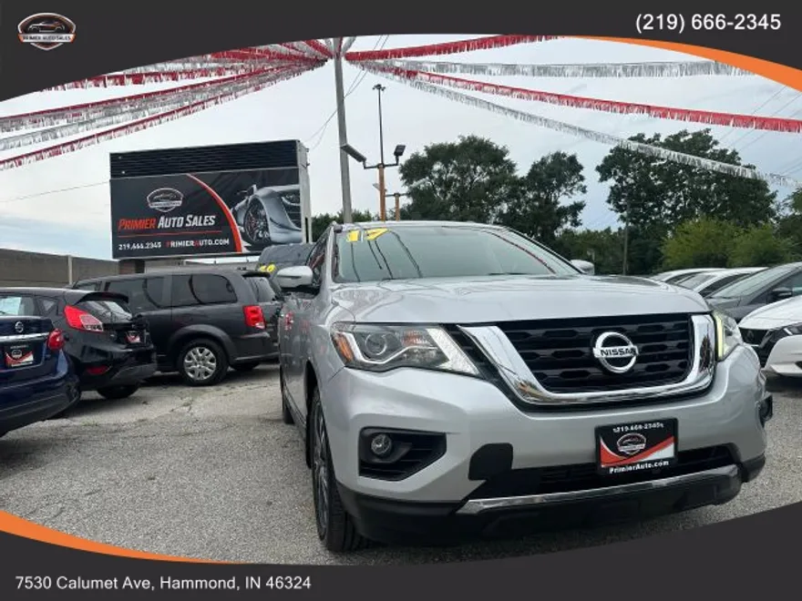 2017 Nissan Pathfinder Platinum photo 1