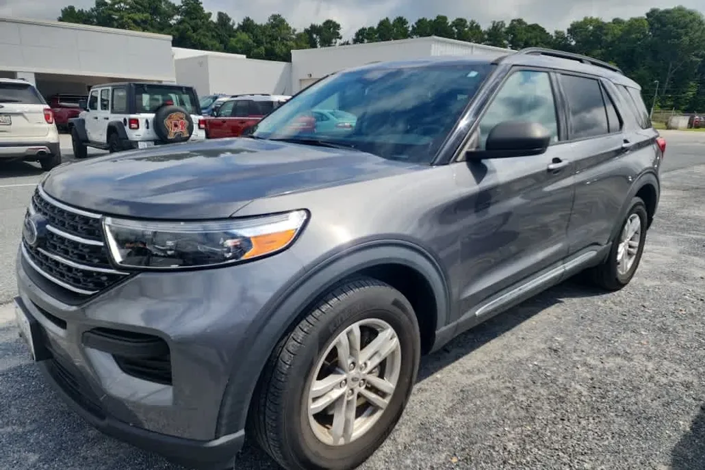 2021 Ford Explorer XLT photo 1