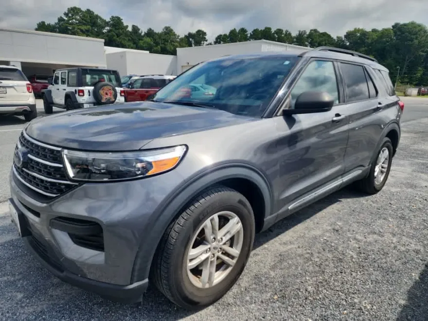 2021 Ford Explorer XLT photo 1