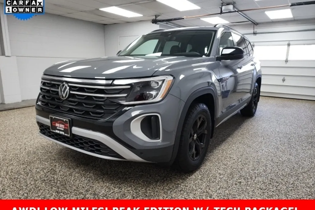 2024 Volkswagen Atlas Peak Edition SE Technology photo 1