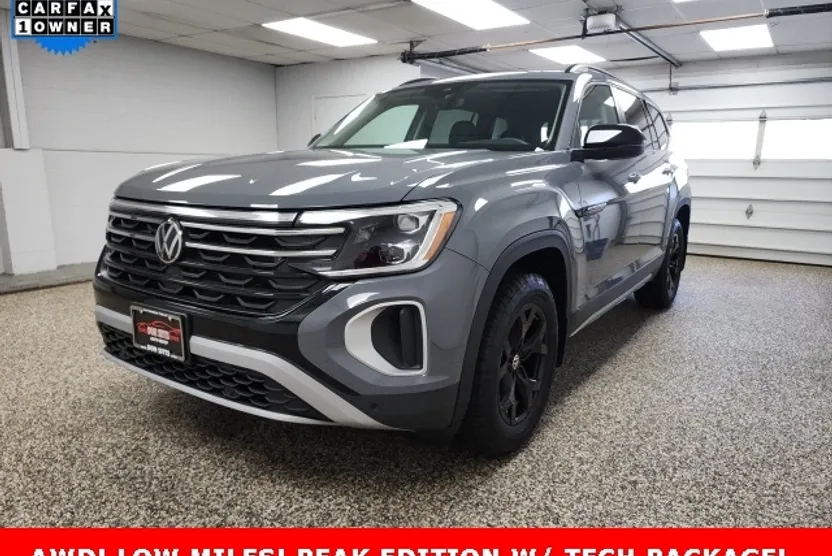 2024 Volkswagen Atlas Peak Edition SE Technology photo 1