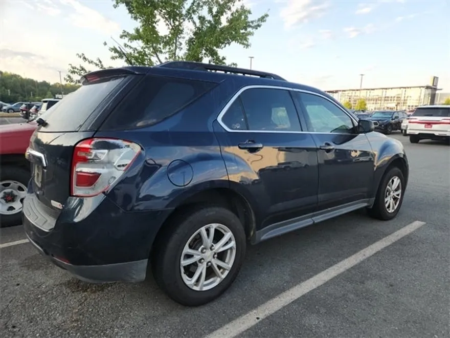 2017 Chevrolet Equinox LT photo 1