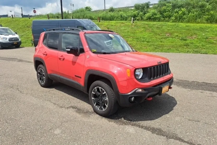 2023 Jeep Renegade Trailhawk photo 1