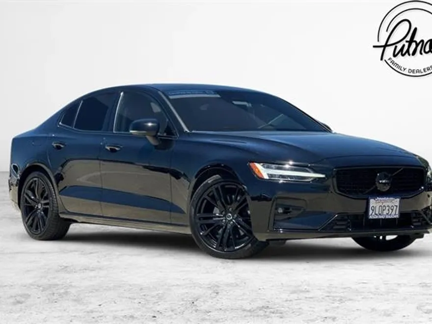 2024 Volvo S60 B5 Plus Black Edition photo 1