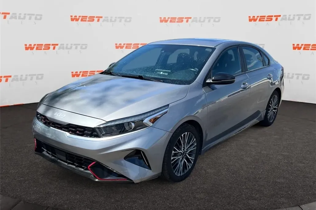 2022 Kia Forte GT-Line photo 1