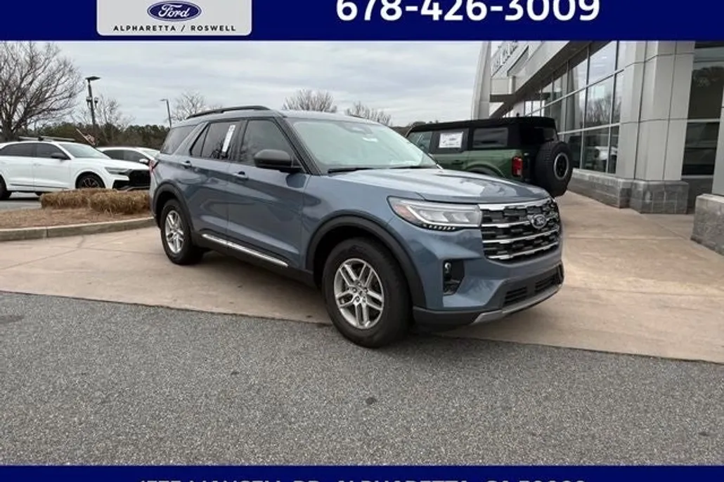 2025 Ford Explorer photo 1