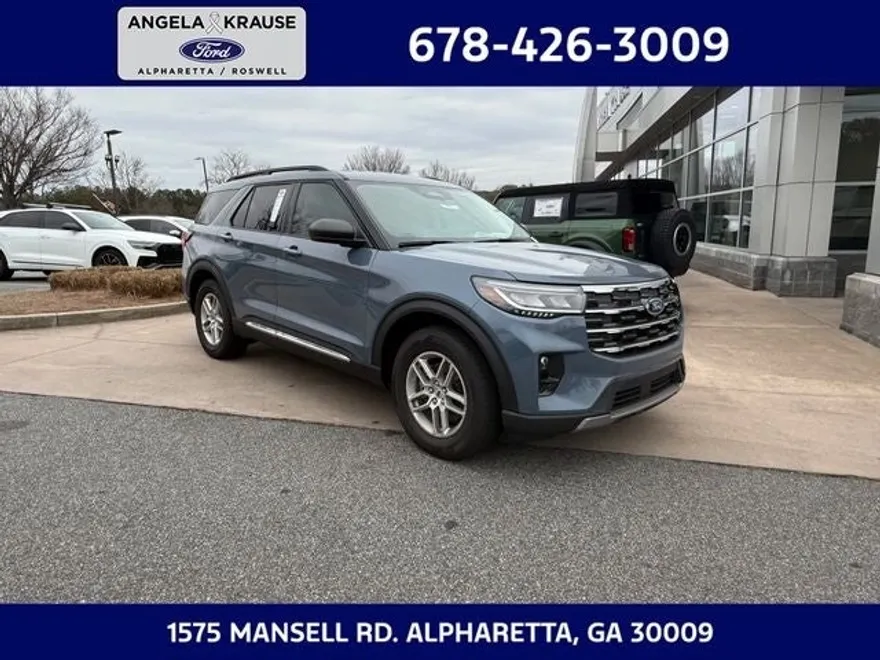 2025 Ford Explorer photo 1
