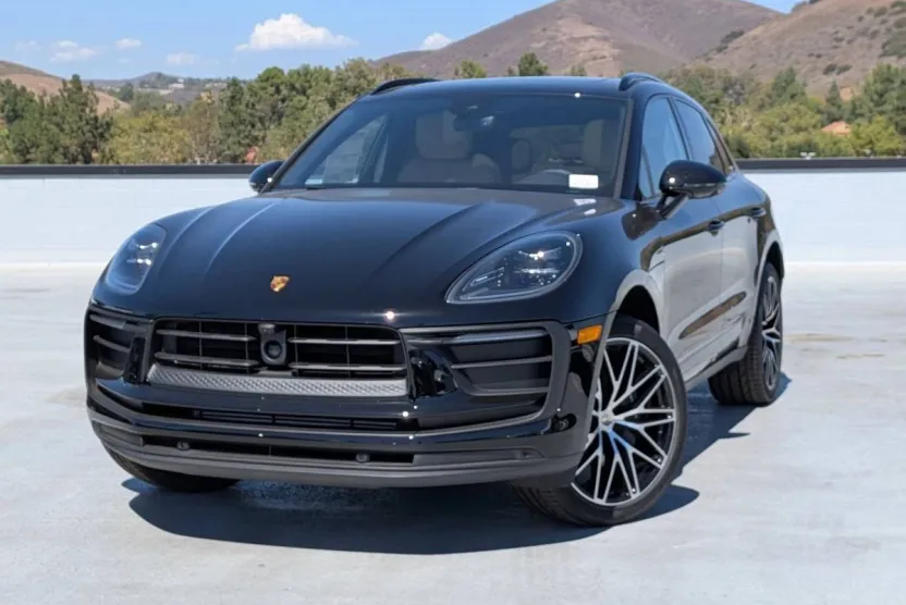 2025 Porsche Macan T photo 1