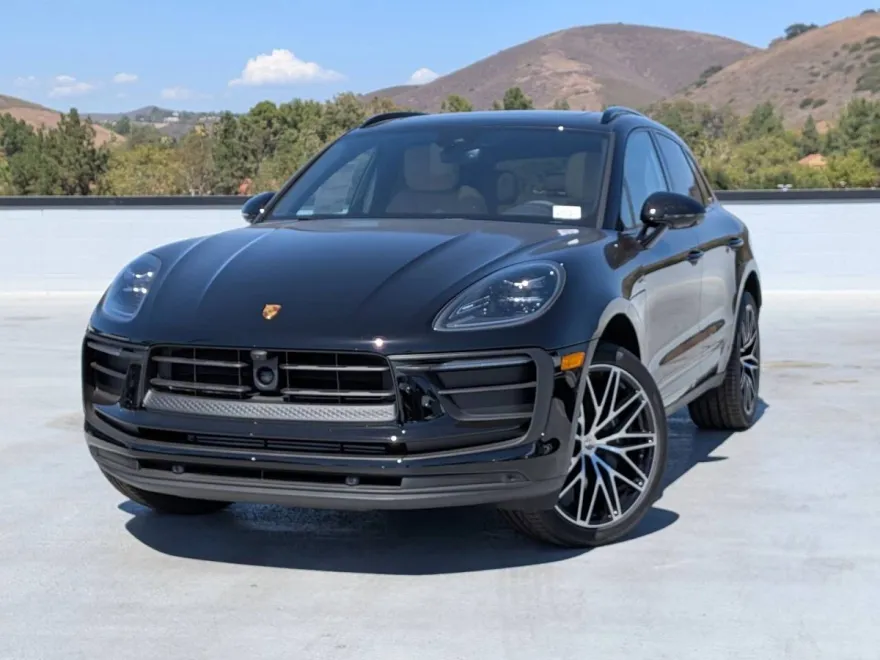 2025 Porsche Macan T photo 1