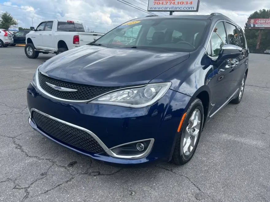 2018 Chrysler Pacifica Limited photo 1