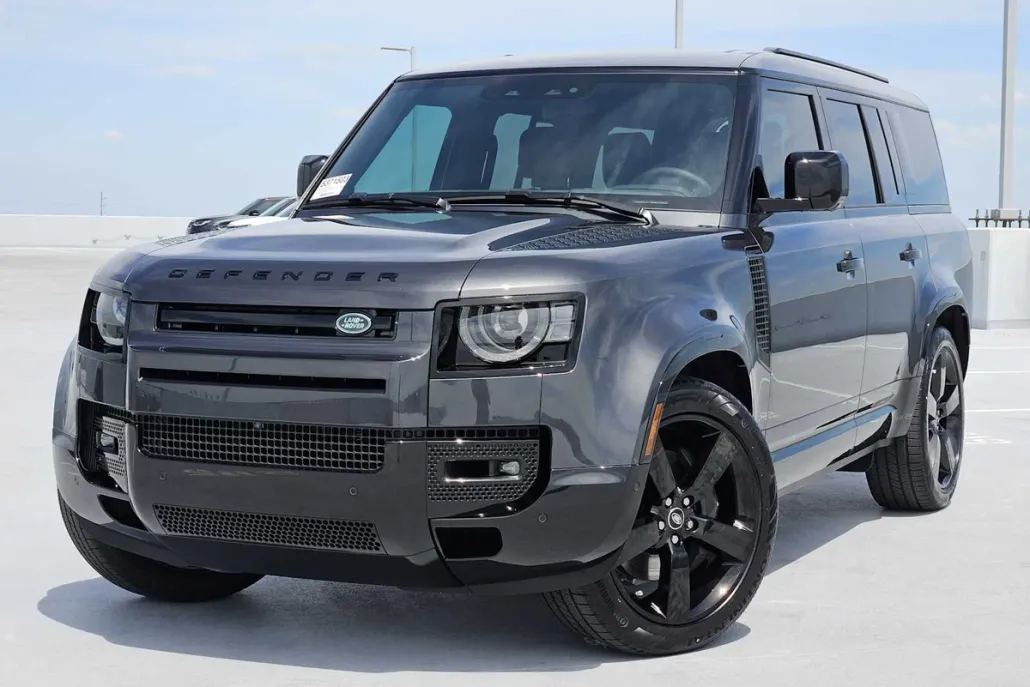 2025 Land Rover Defender 130 X-Dynamic SE photo 1