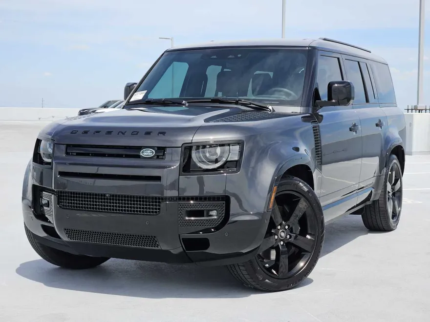 2025 Land Rover Defender 130 X-Dynamic SE photo 1
