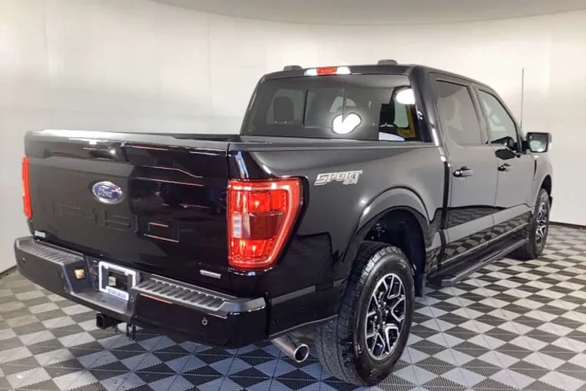 2023 Ford F-150 XLT photo 1
