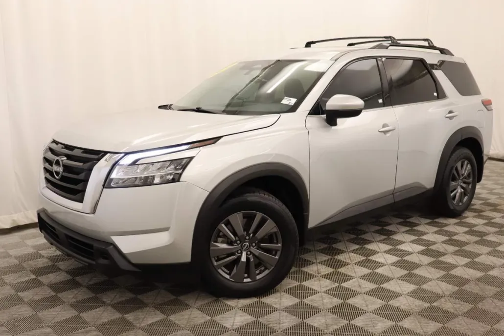 2022 Nissan Pathfinder SV photo 1