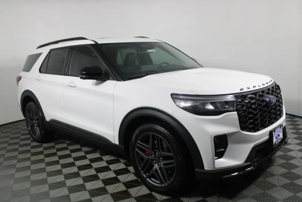 2025 Ford Explorer ST photo 1
