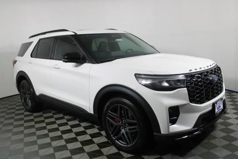 2025 Ford Explorer ST photo 1