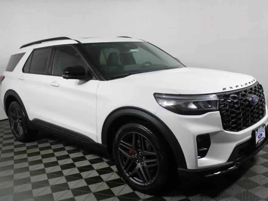 2025 Ford Explorer ST photo 1