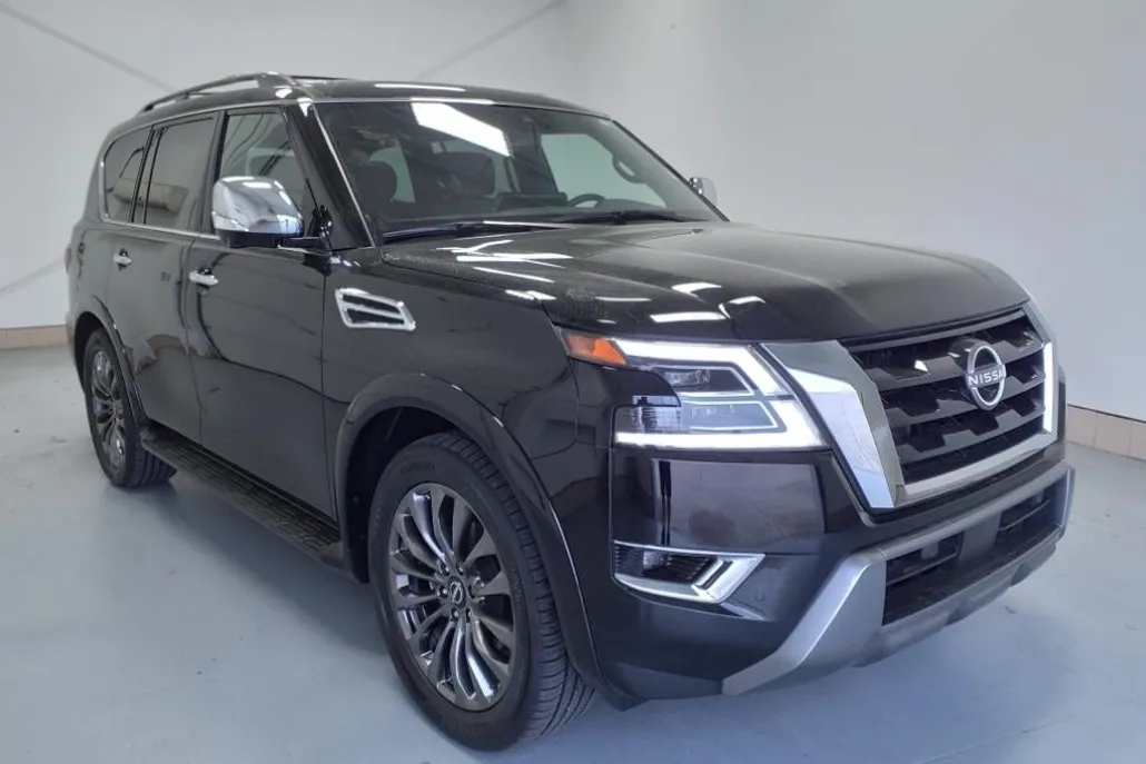 2023 Nissan Armada Platinum photo 1