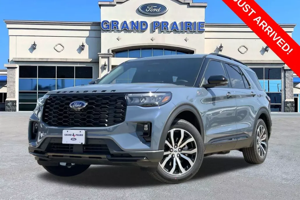 2025 Ford Explorer ST-Line photo 1