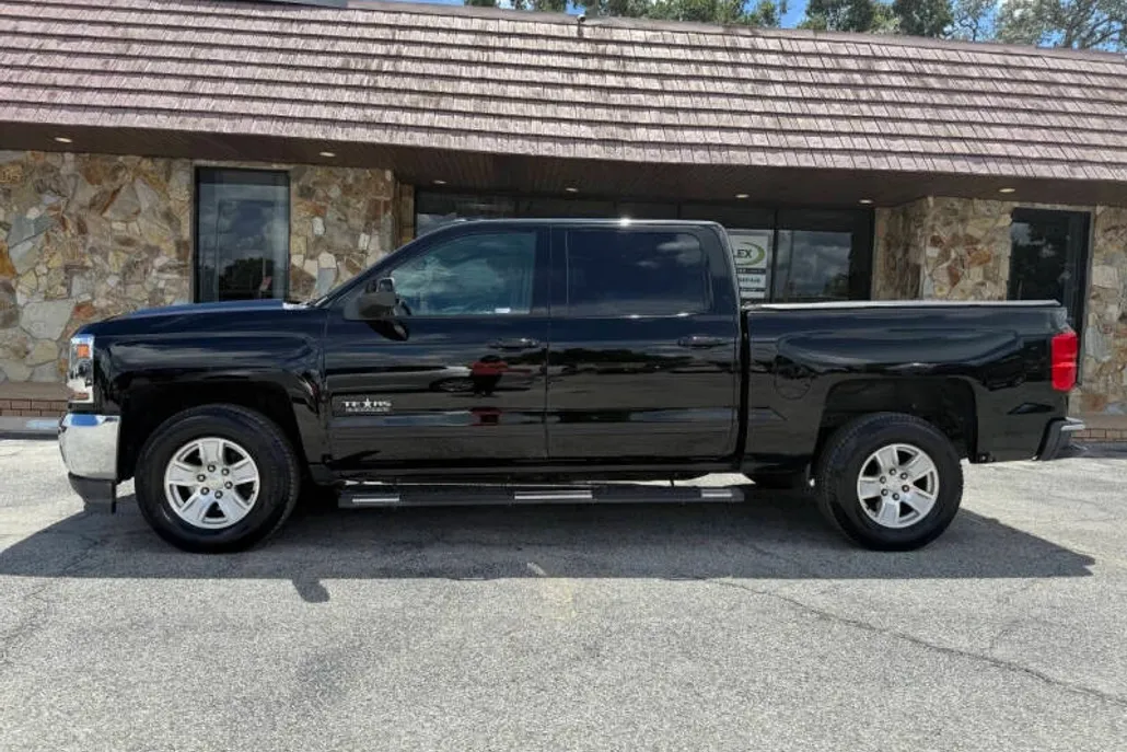 2018 Chevrolet Silverado 1500 LT photo 1