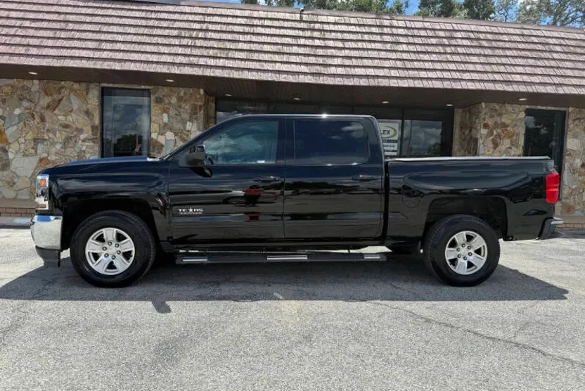 2018 Chevrolet Silverado 1500 LT photo 1