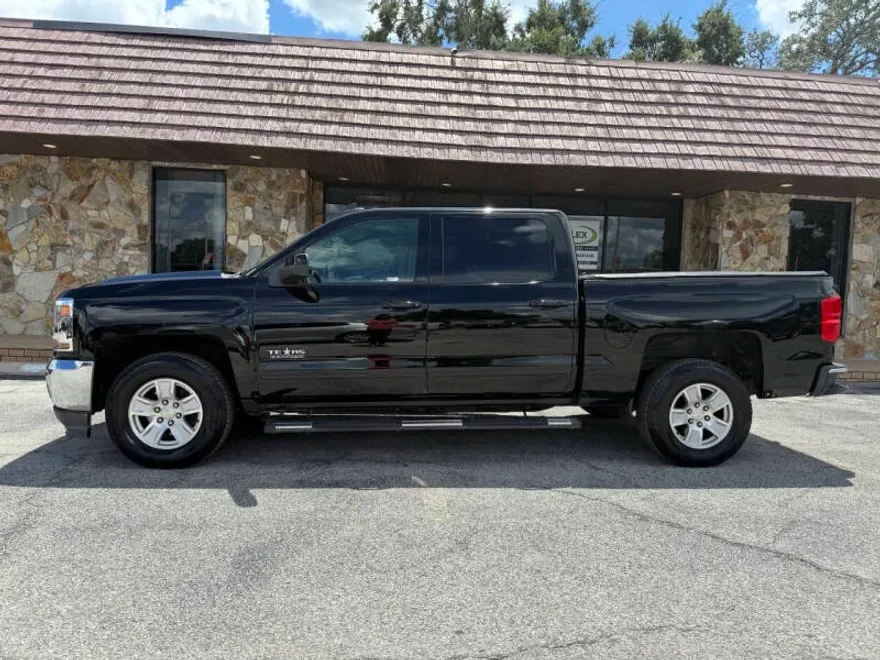 2018 Chevrolet Silverado 1500 LT photo 1