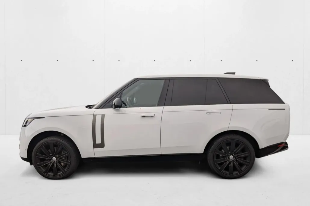 2023 Land Rover Range Rover SE photo 1