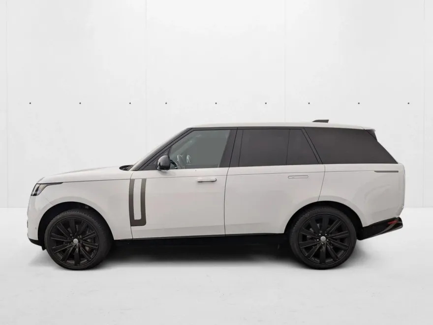 2023 Land Rover Range Rover SE photo 1