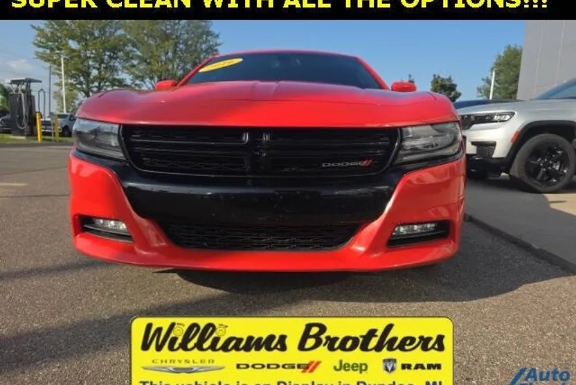 2016 Dodge Charger R/T photo 1