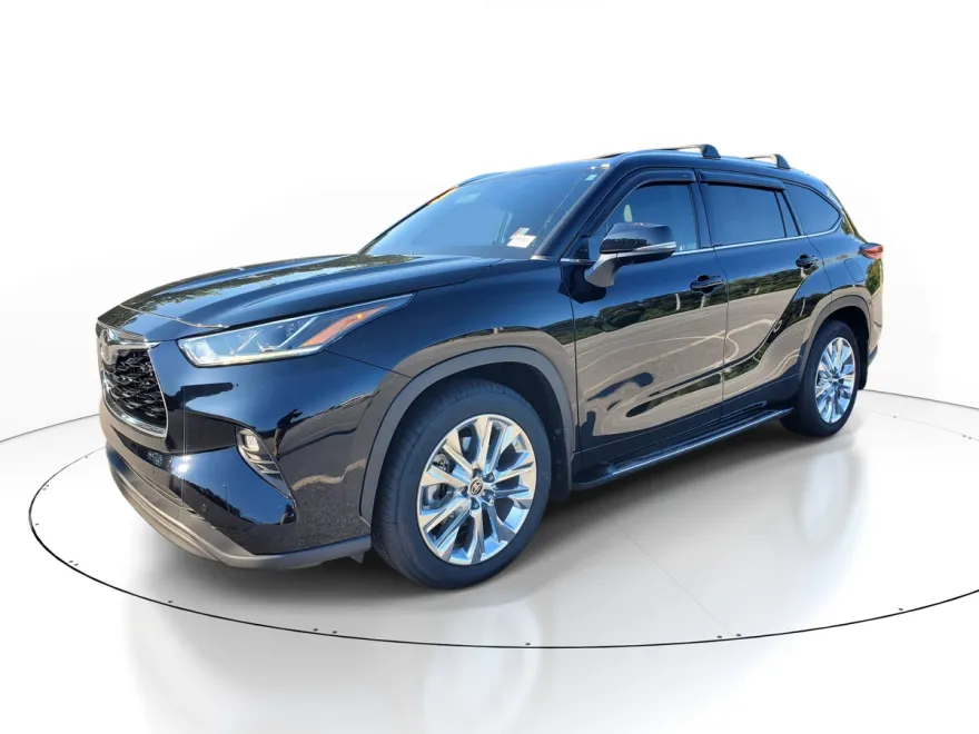 2023 Toyota Highlander L photo 1